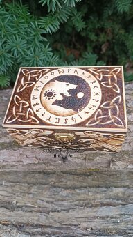 Vikingská krabička - Skoll a Hati - Viking wooden box - 3