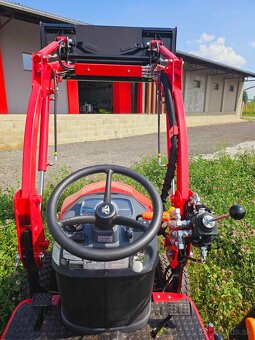 Traktor TYM 194 s medzinap. kosou a celnym nakladacom - 3