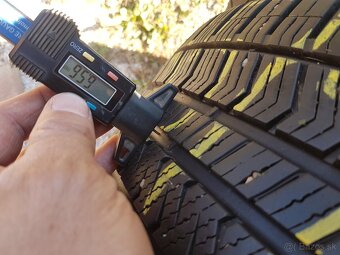 235/45 r19 celoročné pneumatiky 2ks Vredestein - 3