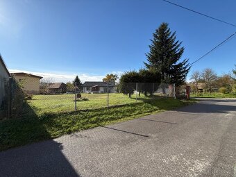 Slnečný stavebný pozemok 689 m² - Hôrky (18m x 43m) - 3