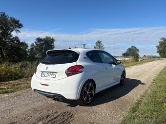 Peugeot 208 GTi - 3