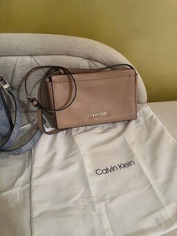 Kabelka Guess a Kabelka Calvin Klein - 3