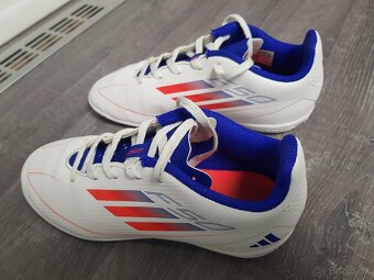 Tenisky adidas -  halovky vel.33 - 3