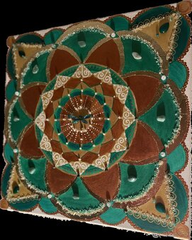 Ručne maľovaná mandala vykladaná drahými kameňmi a zlatom - 3