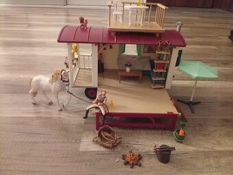 Koníky,stajňa,karavan - 3