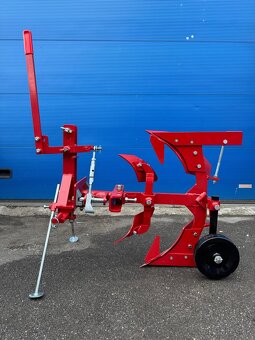 Pluh obracák LR104 za traktor - úplne nový - 3