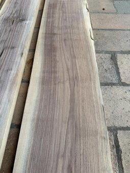 Orechové rezivo - suché dosky - 3