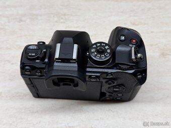 Olympus OM-1, počet záberov: 25 - 3