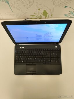DELL Latitude E5520 - 15" i5-2410 / 4 GB RAM / 128 GB SSD - 3