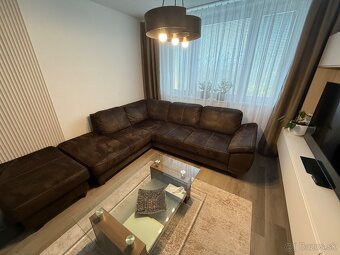 Predám rozťahovaciu rohovú sedačku s otomanom - 3