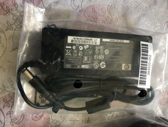 Nabíjačka na notebook originál HP 19V 4,74A / hrubá čierna. - 3