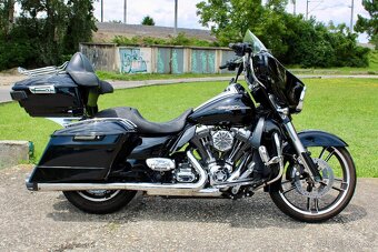 Harley Davidson Street Glide Custom - 3