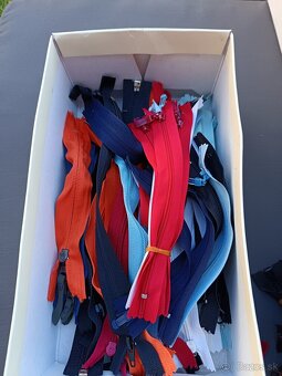 Zips, gombíky a rôzne - 3