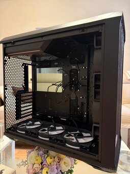 [Predám] Fractal Design Torrent Black RGB TG Light Tint - 3