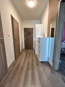 Klimatizovaný 3-izbový byt s balkónom, parkovanie - 3