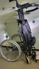 invalidny vozík 44cm s elektrickou vertikalizaciou - 3