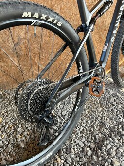 Predám Canyon Lux CF6 2021 Carbon M - 3
