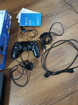 Predám Playstation 4 - 3