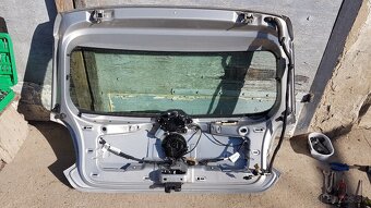 5 te,kufrové dvere na Volkswagen Polo 2012 - 3