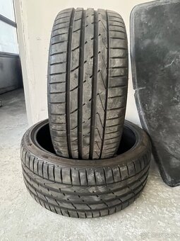 225/35 r19 - 3