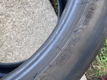 295/35R21 - 3