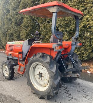 Malotraktor Hinomoto NX221, traktor 22 koní - 3