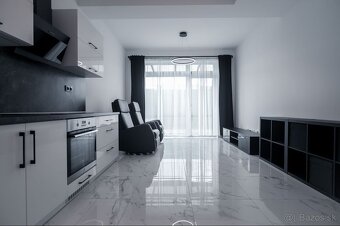 2-izbový byt s predzáhradkou aj parkovaním – pocit domu za c - 3