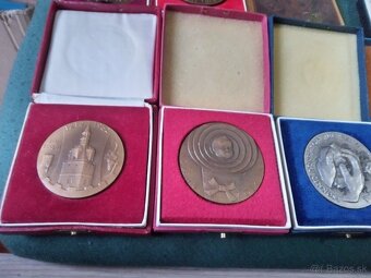 Medaile plakety. - 3