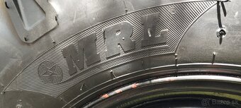 Predám šípové pneumatiky 9,5 R16 s diskami - 3