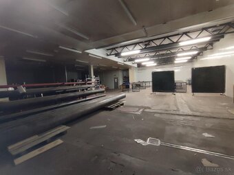 NA prenájom prevádzkové priestory 535m2,LEvice - 3