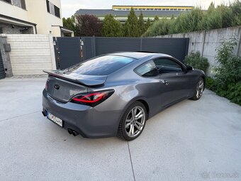 Hyundai Genesis Coupe 2.0T - 3