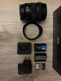 Panasonic Lumix S5 + lumix s 20-60mm f3,5 - 5,6 - 3