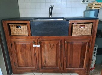 Tmavá kuchyně z masivu se spotřebiči, 5285 - 3