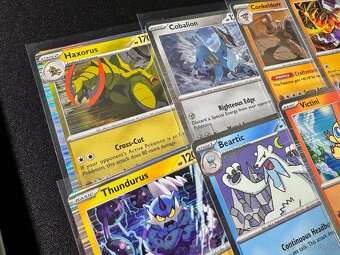 Pokemón Reshiram Album + 19x Vzácne Karty s EX + Darčeky - 3