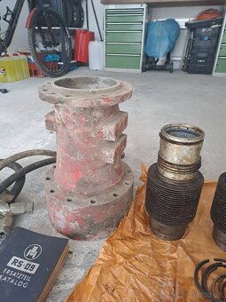 Náhradné diely na traktor RS 09 - 3