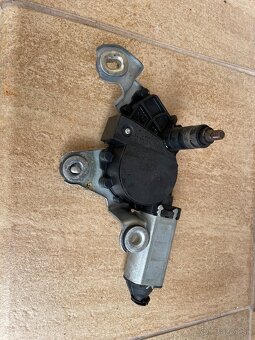 Kufor/ piate dvere octavia 2 combi, strieborna met, 9102 - 3