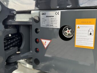 Minibagr XTM X10S PRO s kabinou - 3