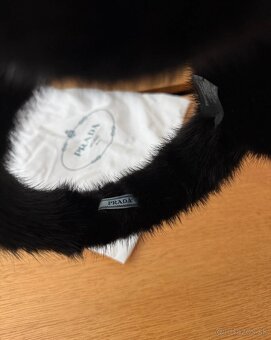 PRADA CHRANICE KLAPKY NA USI - 3