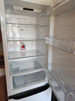 Chladnička s mrazničkou LG A+ - 3