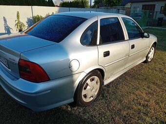 Opel Vectra 1.8 benzín 16V - 3