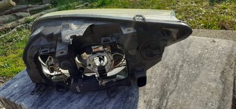 Ford focus mk2 pravé predne svetlo - 3
