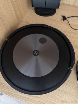 Predám roboticky vysavac roomba j7 - 3