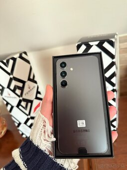 Samsung S24 - 3