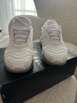 NIKE AIR MAX 720 - 3