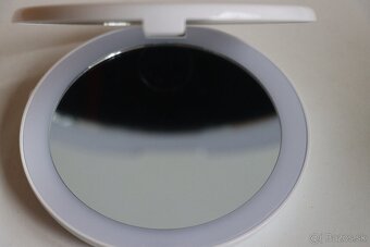 Fancii Lumi Luxe Kompaktné LED zrkadlo s 10x/1x zväčšením - 3