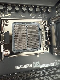 ASUS ROG CROSSHAIR X870E HERO - 3