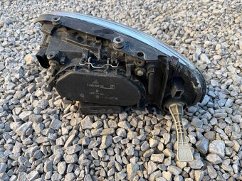 Predám pravé halogénové svetlo z Volkswagen Sharan - 3