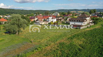 Krásny slnečný pozemok v Hronseku, BB - 1.440 m2 - 3
