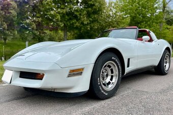 Chevrolet Corvette C3 z roku 1980 - 3