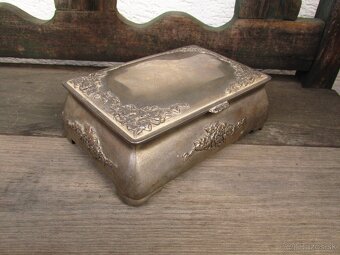 Stará kovová šperkovnica - 3